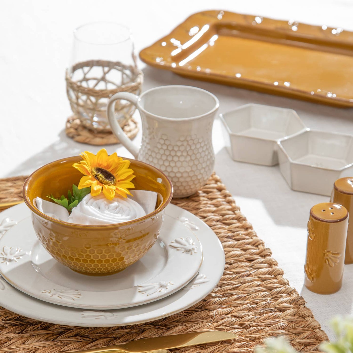Ceramic 2 Part Serving Bowl, Bee Design