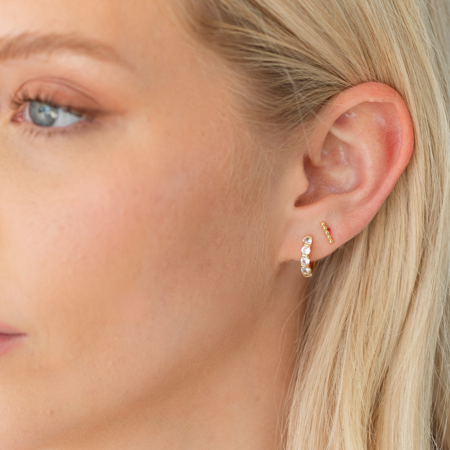 Dot Bar Stud On Velvet Gift Tag: Gold