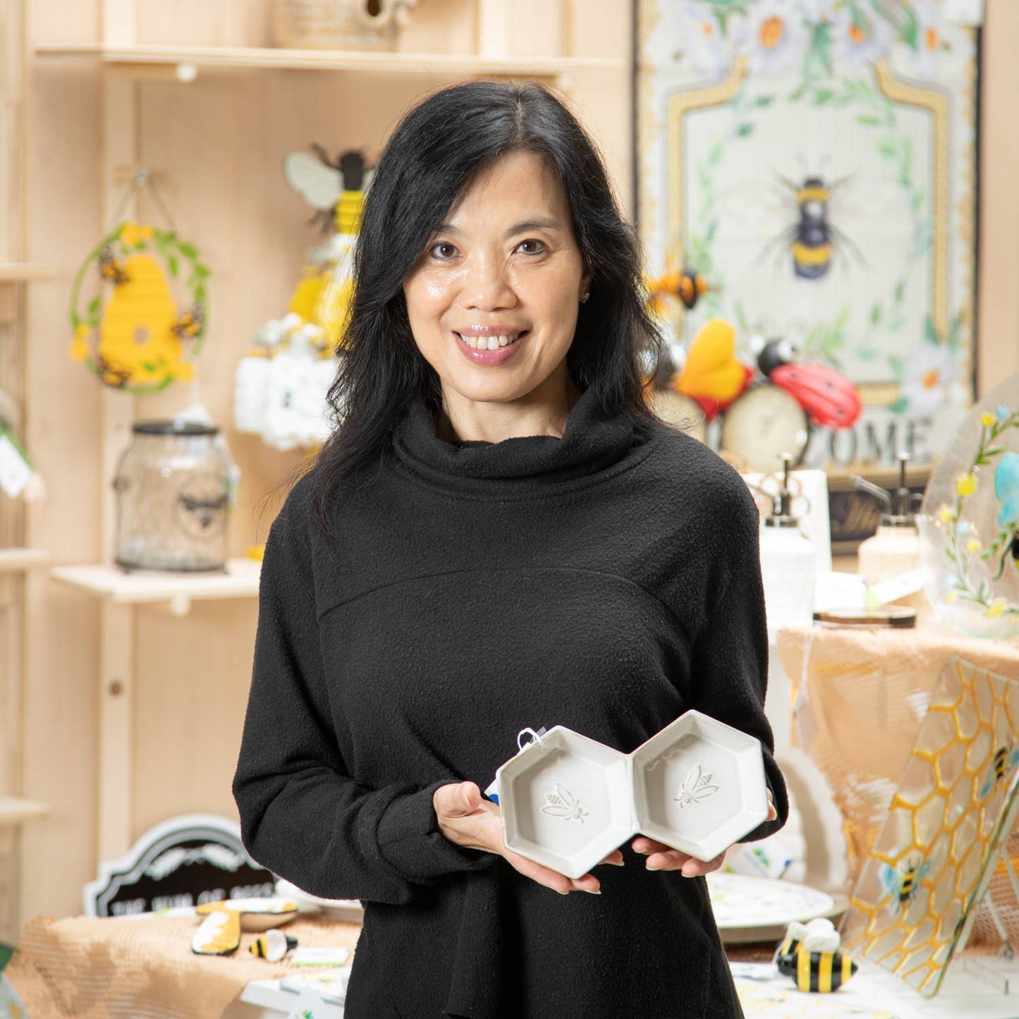 Ceramic 2 Part Serving Bowl, Bee Design